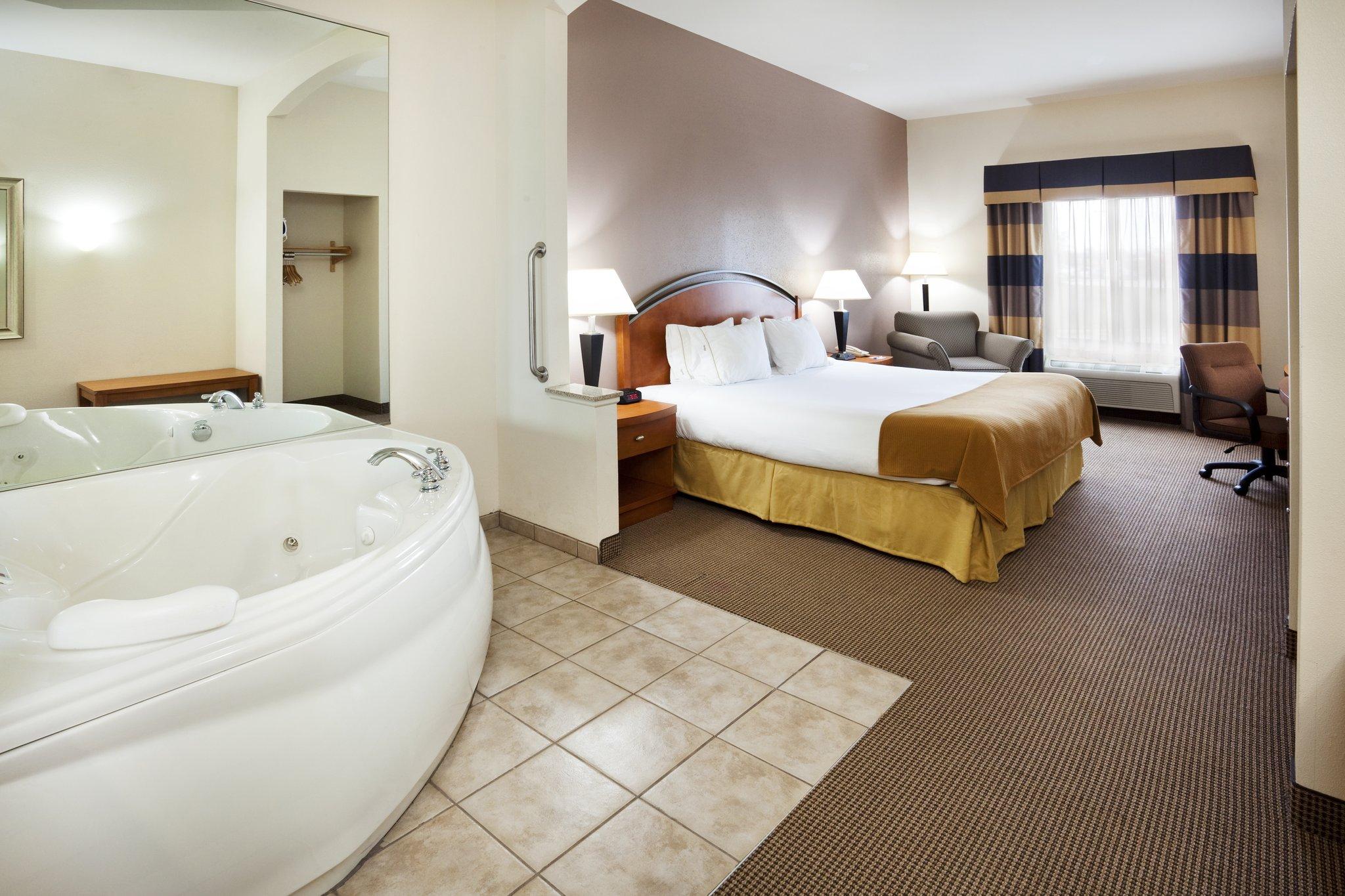 Holiday Inn Express Forest City By Ihg Cameră foto